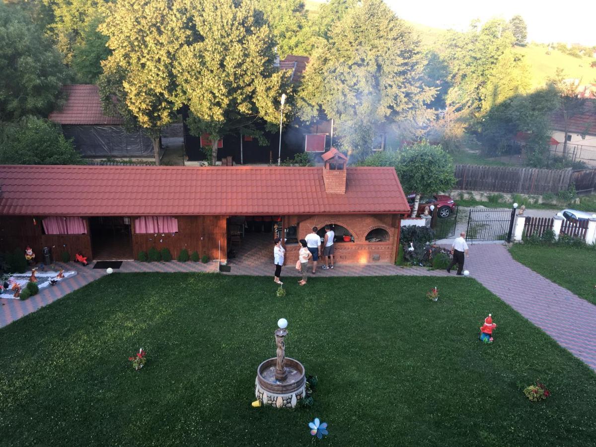 Casuta Cu Flori Otel Vilcele  Dış mekan fotoğraf